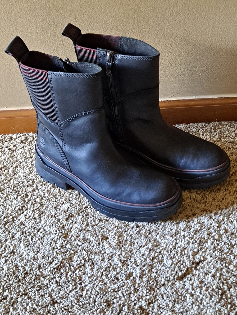 Timberland Women's Malynn waterproof boots side-zip closure ribbed Collar Size 7